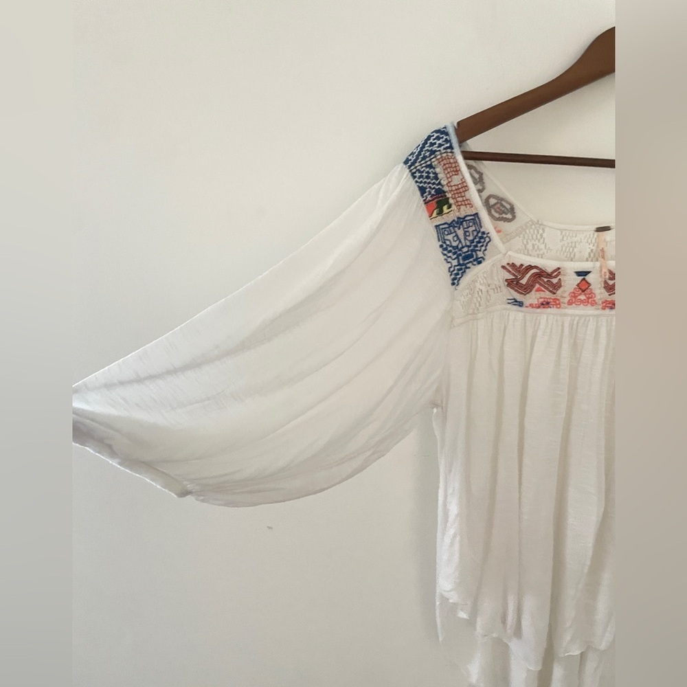 𝓯𝓹 FREE PEOPLE Movement by Free People White Top with Blue and Red Embroidery - Picture 7 of 12